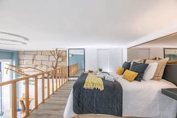 Luxurious Flat w/ Mezzanine by HostWise photo 3