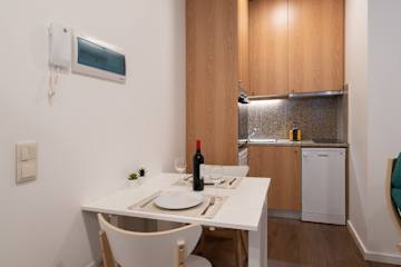 Cozy Studios w/ Terrace | City Center by HostWise photo 4