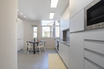 Deluxe Bright Flats w/ Netflix by HostWise photo 5