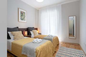 Deluxe Bright Flats w/ Netflix by HostWise photo 2
