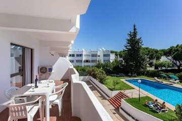 Bright Cozy Flat w/ Terrace & Pool by HostWise photo 3