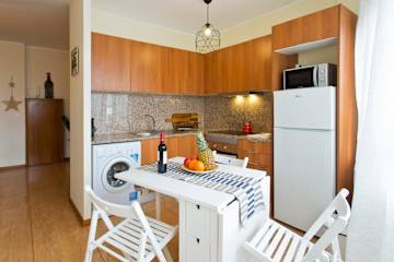 Spacious Trendy Flat Central Location by HostWise photo 2