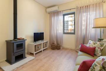 Gaya Avenue 102 - Flat w/ Balcony
