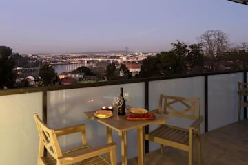 Luxurious Apartment w/ Balcony & Pool by HostWise photo 4