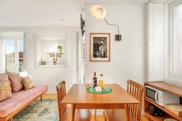 Captivate Studio w/ Balcony | Clérigos by HostWise photo 4