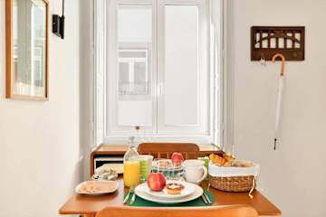 Captivate Studio w/ Balcony | Clérigos by HostWise photo 2