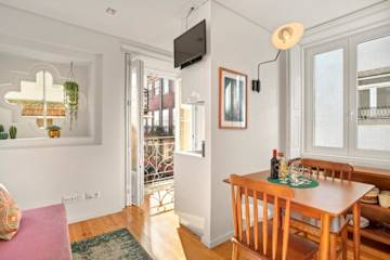Captivate Studio w/ Balcony | Clérigos by HostWise photo 5