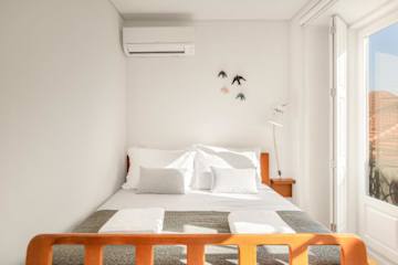 Captivate Studio w/ Balcony | Clérigos by HostWise photo 3