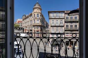 Splendid Flat w/ Balcony | Clérigos by HostWise photo 5