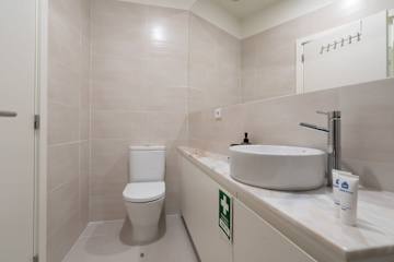 Enchanting Design Flat | Ace Location by HostWise photo 4
