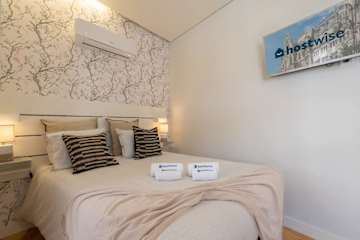 Enchanting Design Flat | Ace Location by HostWise photo 3