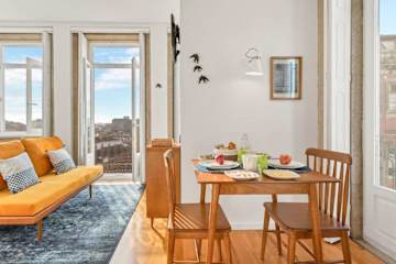 7 Bright Flats w/ Balcony | Clérigos by HostWise photo 2