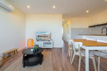 Fantastic Contemporary Flat w/ Balcony by HostWise photo 4