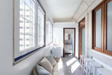 Spacious Central Flat w/ Netflix by HostWise photo 5