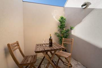 Welcoming Lovely Flat w/ Balcony by HostWise photo 4