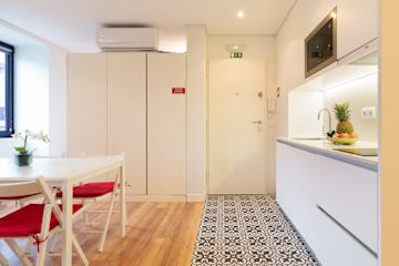 Large Sunny Flats | Ace Location by HostWise photo 4
