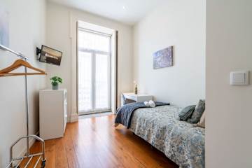 Cozy Sunny Flat | City Center by HostWise