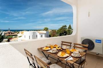Bright Lovely Flat w/ Balcony by HostWise