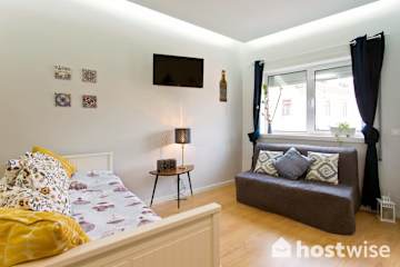 Charmy Sunny Duplex | City Center by HostWise photo 3