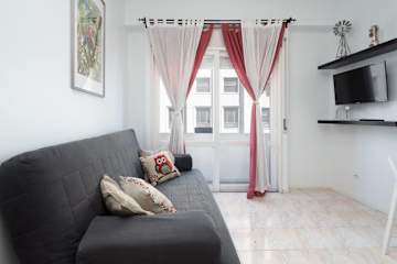 Sweet Bright Flats w/ Netflix | Bolhão by HostWise photo 4