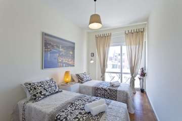 Sweet Bright Flats w/ Netflix | Bolhão by HostWise photo 2