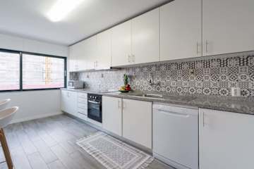 Elegant Flat w/ Balcony | Ace Location by HostWise photo 4