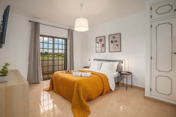 Spacious House | Terrace & Swimming Pool by Host Wise photo 4