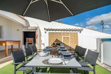 Spacious House | Terrace & Swimming Pool by Host Wise photo 5