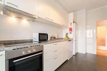 Spacious Modern Flat w/ Balcony by HostWise photo 5