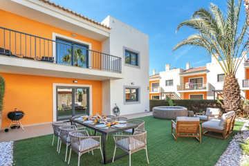 Deluxe House | Pool & Jacuzzi by HostWise photo 2