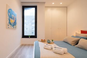 Trendy Spacious Flat by HostWise photo 5