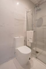 Trendy Spacious Flat by HostWise photo 4