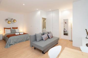 Cozy Bright Studio | Gaia by HostWise photo 3