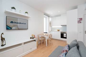 Cozy Bright Studio | Gaia by HostWise photo 2
