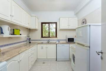 Fresh Sunny Flat w/ Pool & Terrace by HostWise photo 3