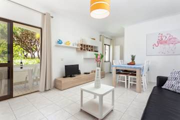 Fresh Sunny Flat w/ Pool & Terrace by HostWise photo 4