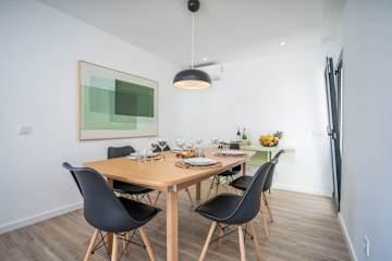 Bright Spacious House | Swimming Pool by HostWise photo 4