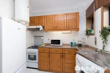 Comfy Sunny Flat w/ Netflix by HostWise photo 4