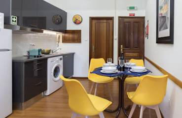 Central Comfy Flat by HostWise photo 2