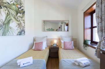 Central Comfy Flat by HostWise photo 5