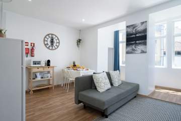 Graceful Flat Centrally Located by HostWise photo 3