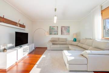 Gorgeous Spacious Flat | Ace Location by HostWise photo 2