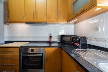 Lovely & Cozy House | Prime Location by HostWise photo 5