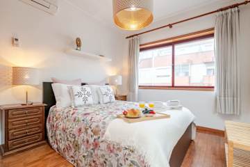Rustic Bright Flat | City Centre by Host Wise