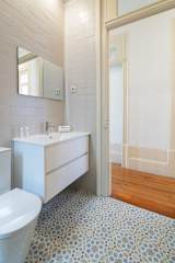  Modern Comfy Flat by HostWise photo 4