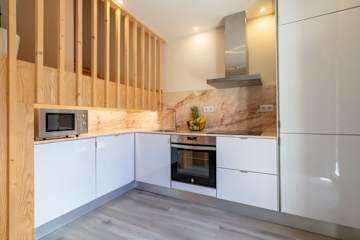 2 Comfy Flats | Jacuzzi & Terrace by HostWise photo 5