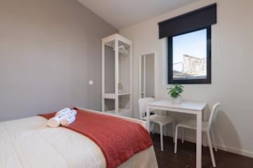 HostWise - Cozy Desirable House | Central photo 4