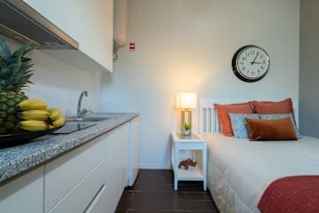 HostWise - Cozy Desirable House | Central photo 2