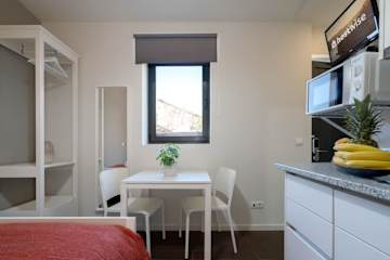 HostWise - Cozy Desirable House | Central photo 3
