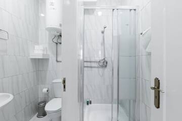 Rustic Bright Flat by HostWise photo 5